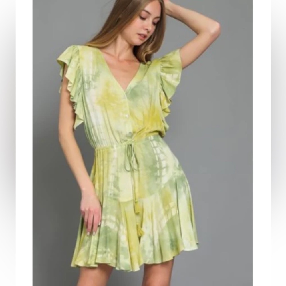 Aakaa dress, size medium. Tie waist, super cute!